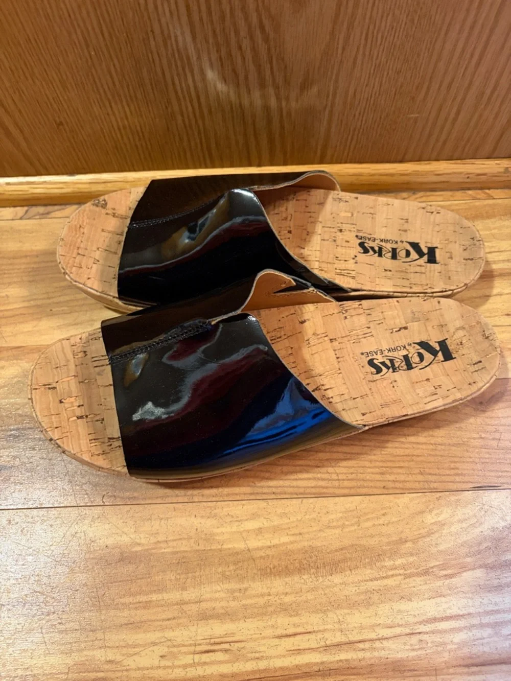 Korks by Kork-Ease Tutsi Sz 9 vegan shiny black slide sandals cork platform EUC